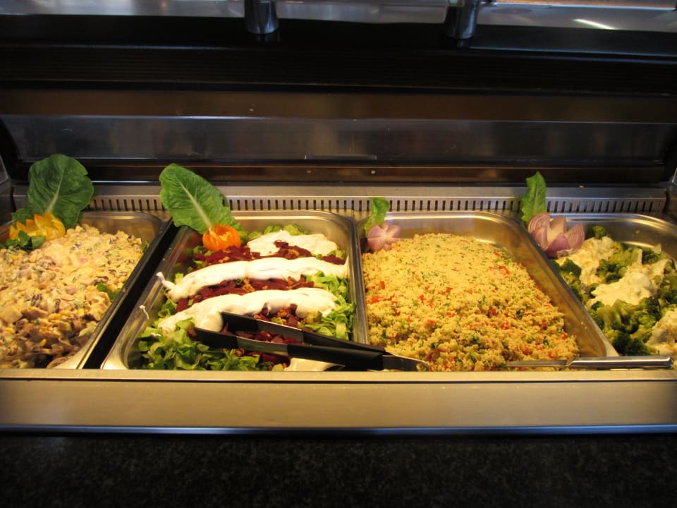 Eine von vielen Hauptspeisen und Beilagen Hotel Kalithea Horizon Royal