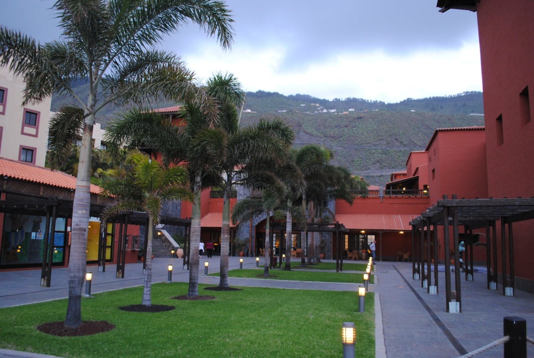 Einer der Innenhöfe, mit Geschäften La Palma Princess