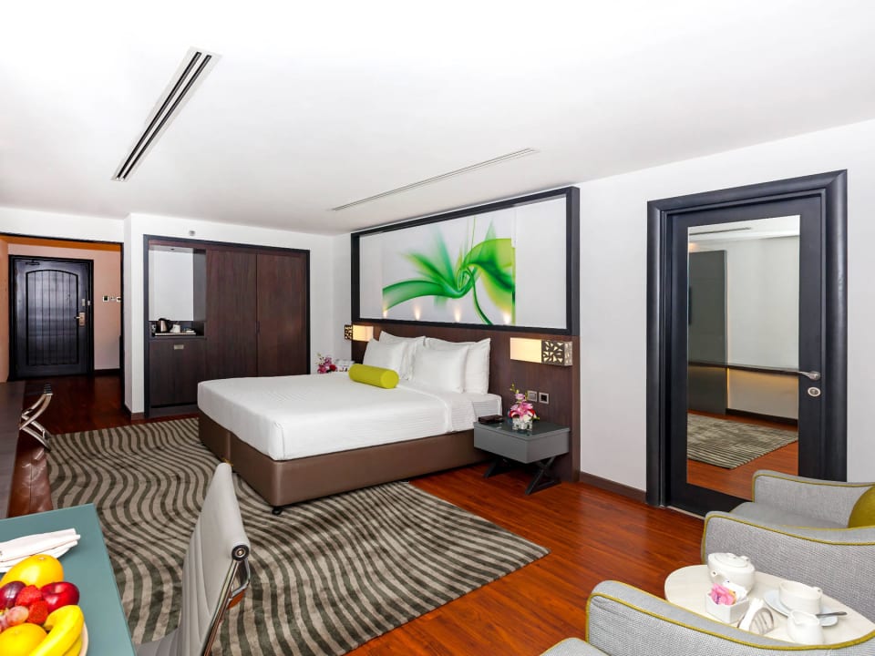 Executive-Suite Lotus Retreat Hotel