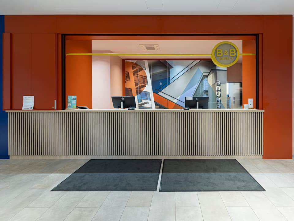 Lobby B&B HOTEL Dessau