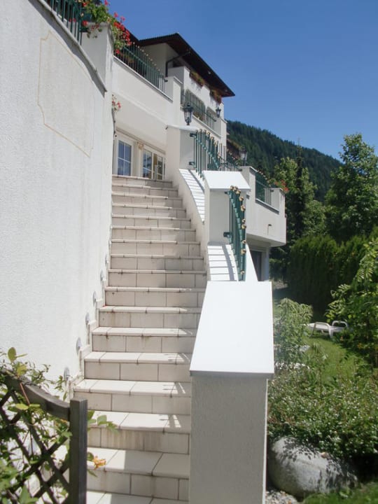 Außentreppe Garten Falkensteiner Hotel & Spa Falkensteinerhof