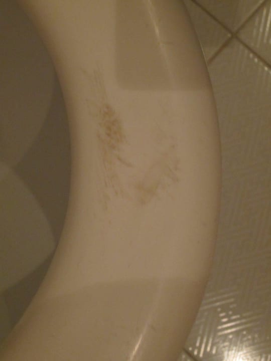 Zerkratzte Klobrille Crystal Beach Hotel & Aquapark