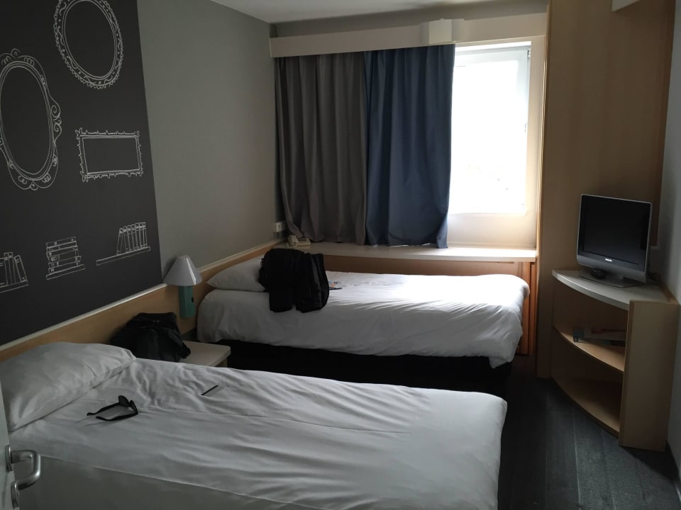 Łóżka i tv ibis Poznań Stare Miasto