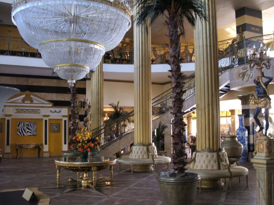 Lobby mit Rezeption  Imperial Palace Hotel