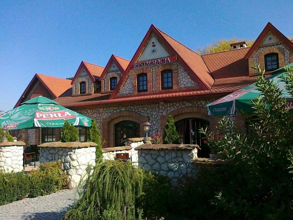 Widok od frontu Hotel Zajazd Kmicic