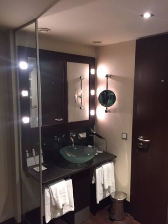 Waschbecken im ZImmer Flemings Hotel Wien-Stadthalle