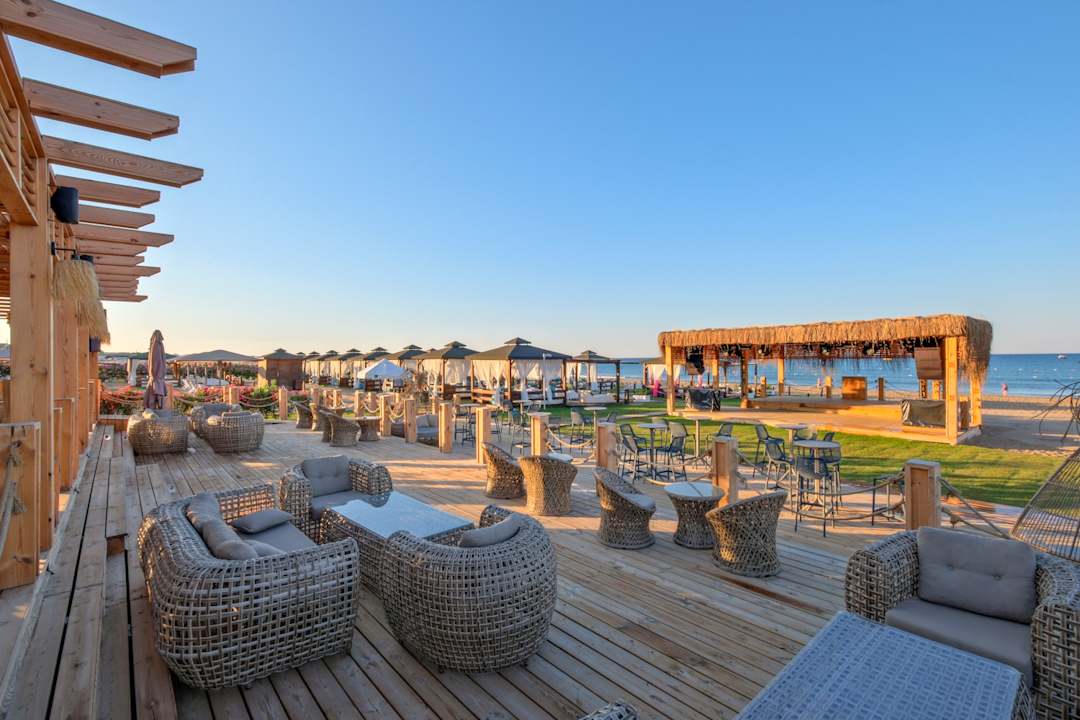 Strand Kamelya Aishen Club