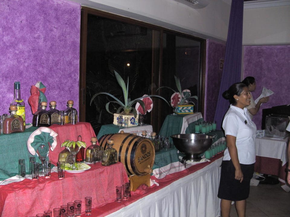 Tequila im Hauptrestaurant Sandos Caracol Eco Resort