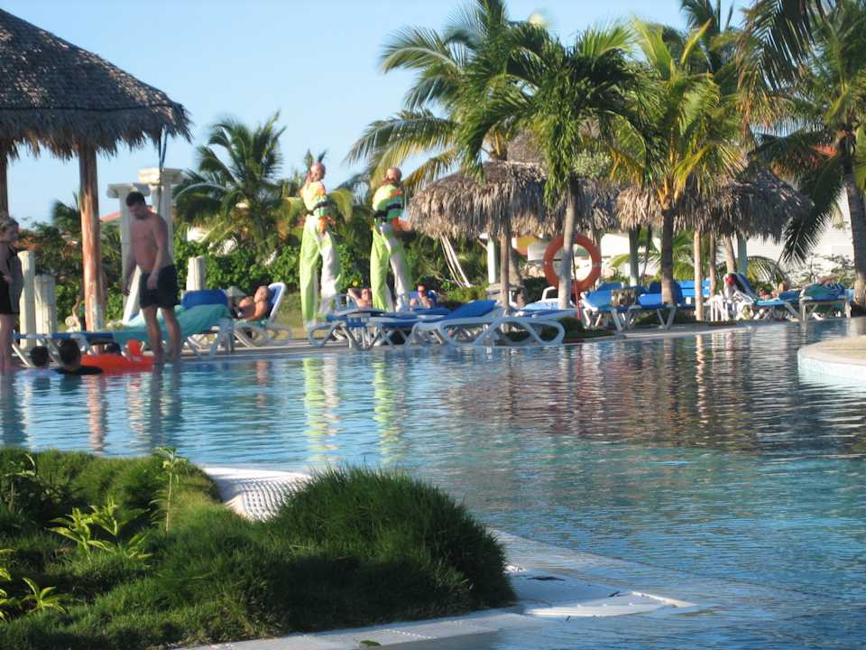 Stelzenanimateure Hotel Playa Pesquero