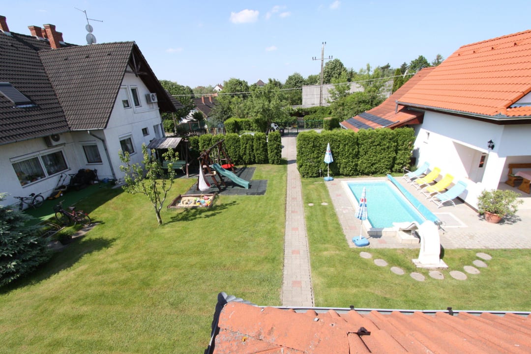 Schön gepflegter grosser Garten Ferienanlage Familie Csorba