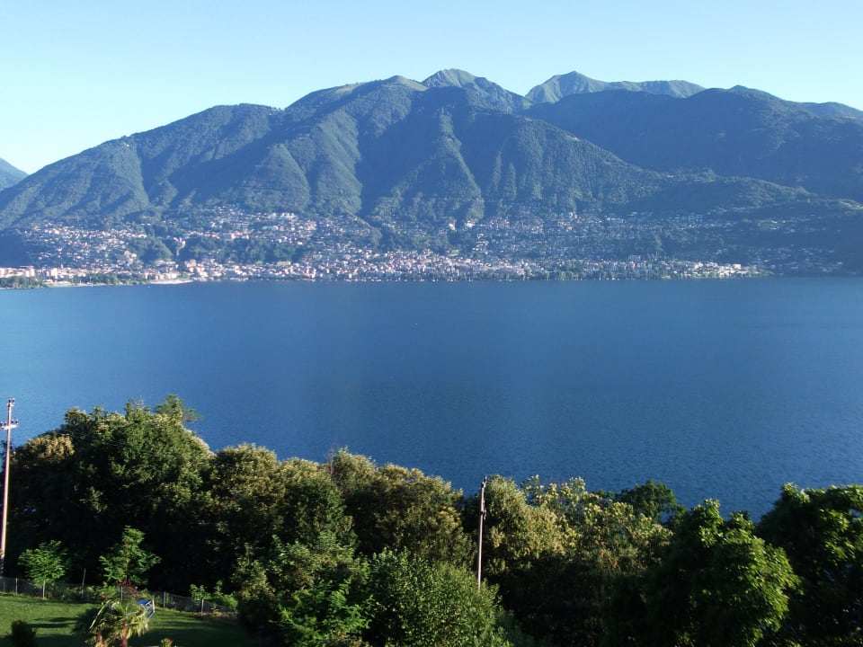 Blick vom Balkon auf den Lago Maggiore und Locarno Residenza Viramonte