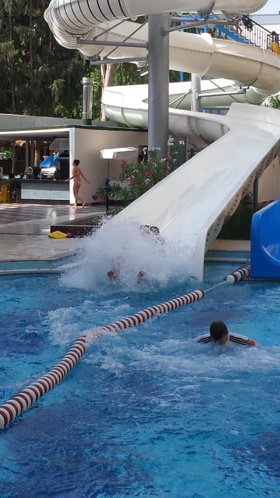 Toboggan avec bouée.  Hotel Botanik Platinum
