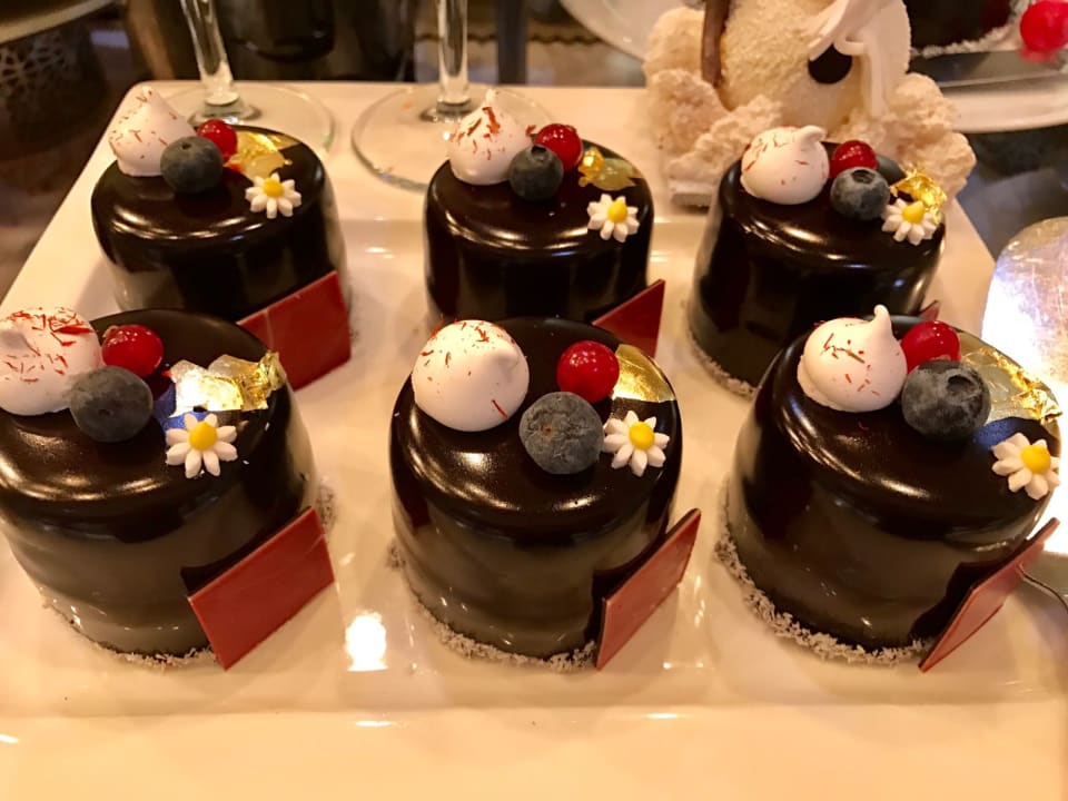 Restaurant Acanthus Cennet Barut Collection