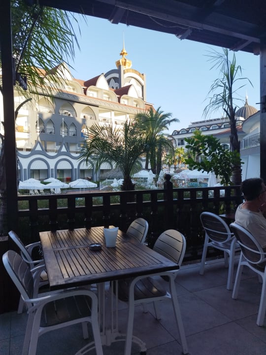 Gastro Well Palace Side