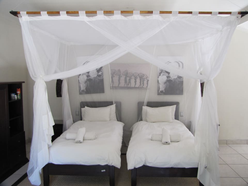 Bett im Schlaf-Wohnraum Namutoni Resort