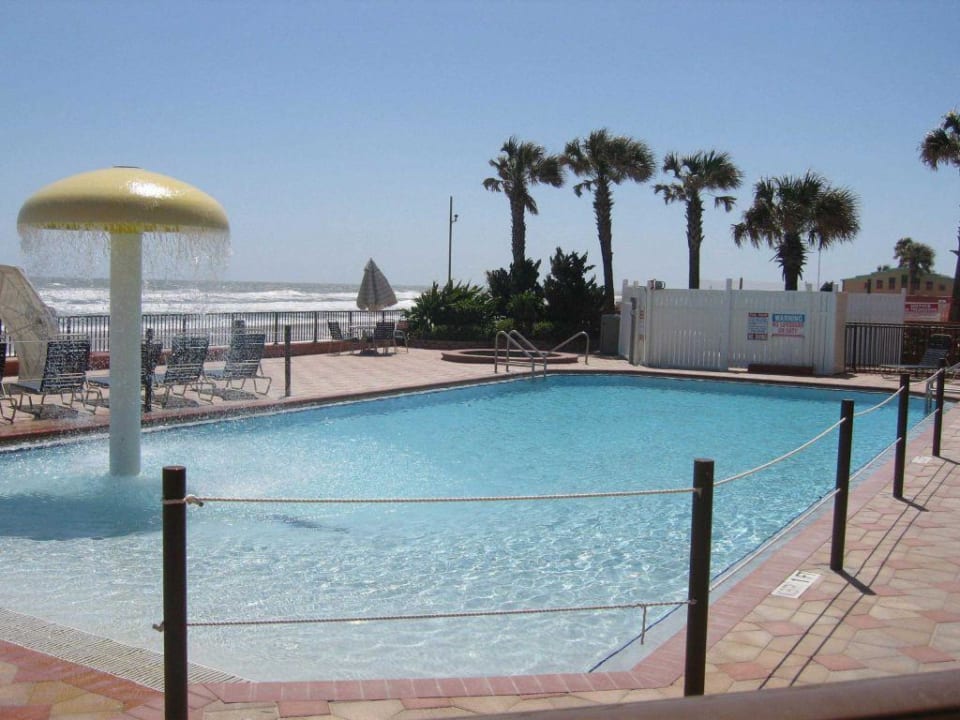 Immer sauberer Pool La Quinta Inn & Suites Oceanfront Daytona Beach