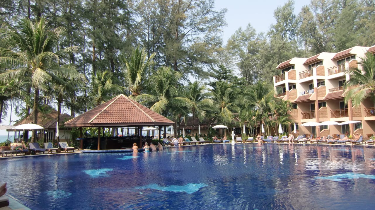Poolbar in Relaxpool Best Western Premier Bangtao Beach Resort & Spa