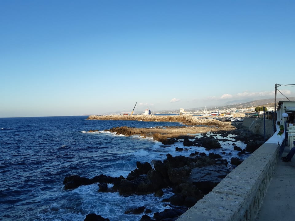 Ausblick Petousis Hotel & Suites