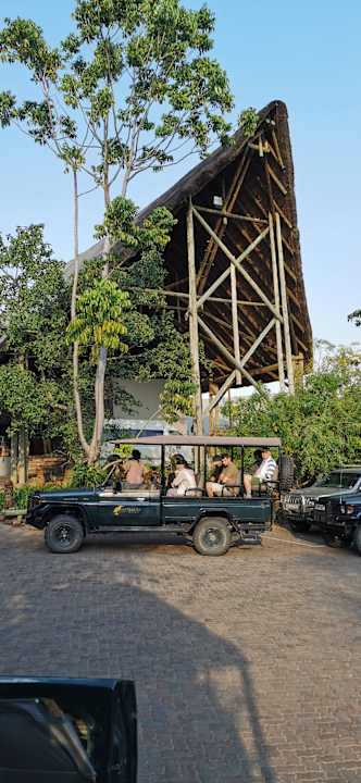 Außenansicht Hotel Chobe Safari Lodge