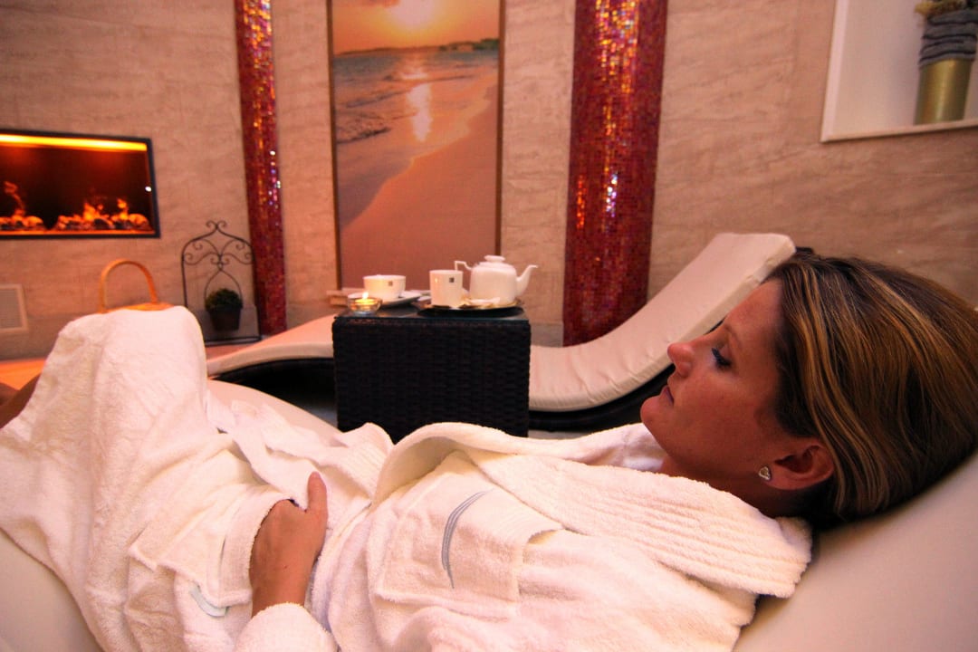 Relax Retro Riverside Wellness Resort