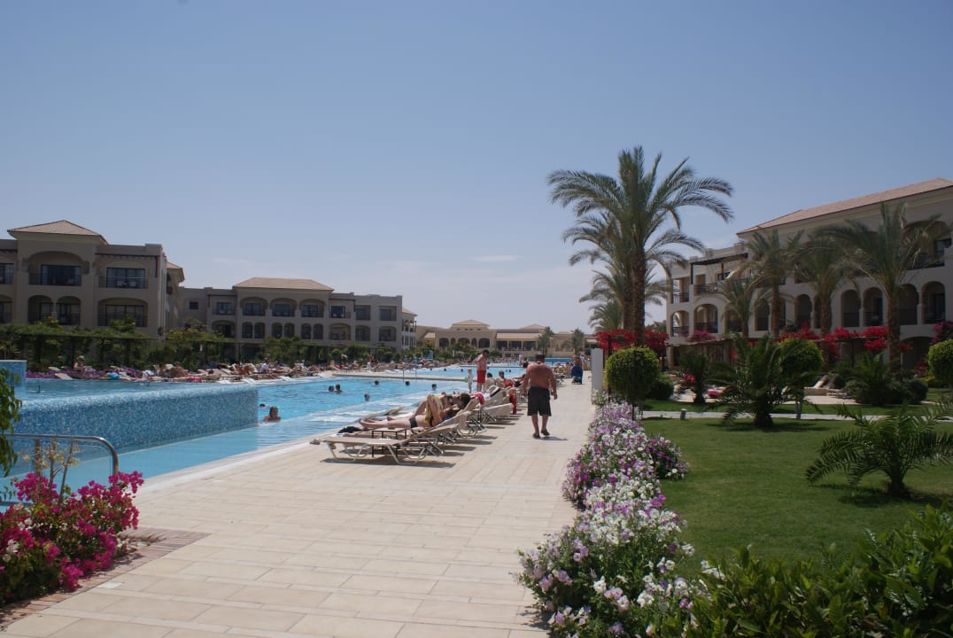 Richtung Wavebar JAZ Aquamarine Resort