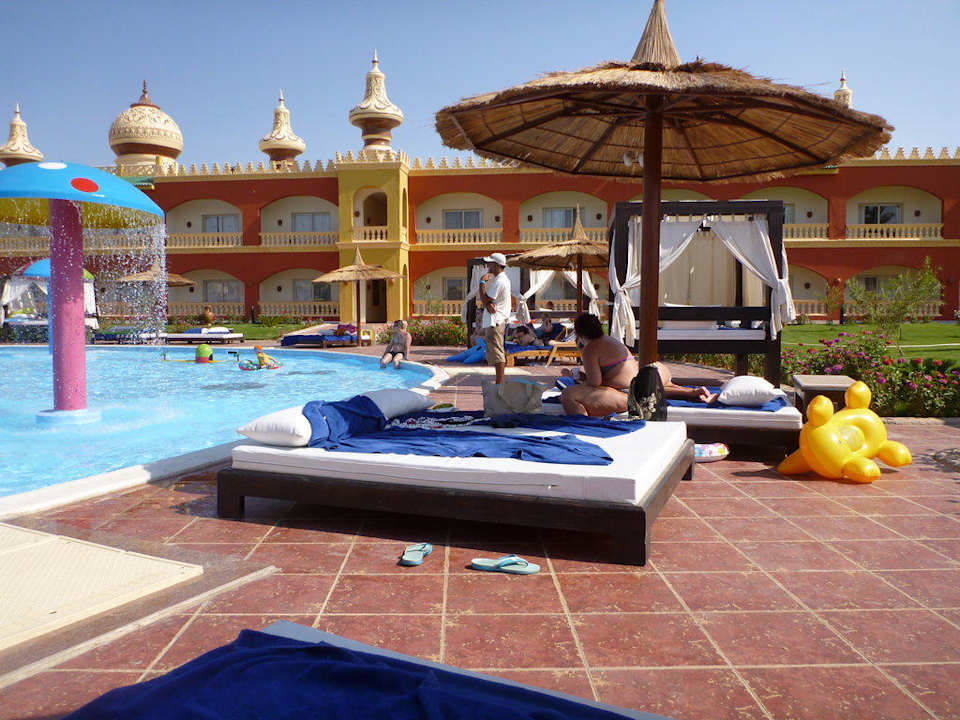 Liegen am Pool Pickalbatros Alf Leila Wa Leila Resort - Neverland Hurghada