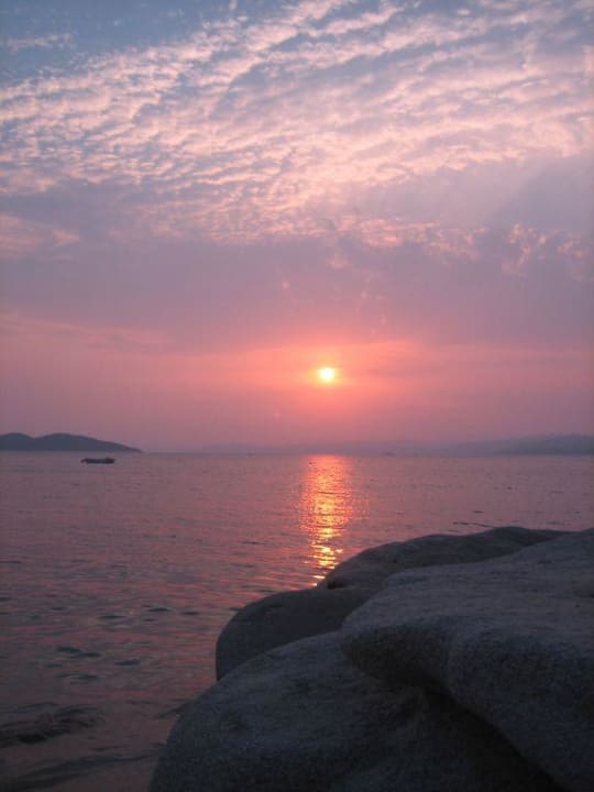 Sonnenuntergang am Hotel Strand Akrathos Beach Hotel