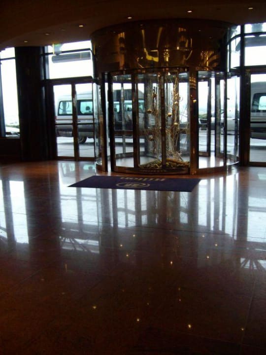 Eingang Hilton Paris Charles de Gaulle Airport