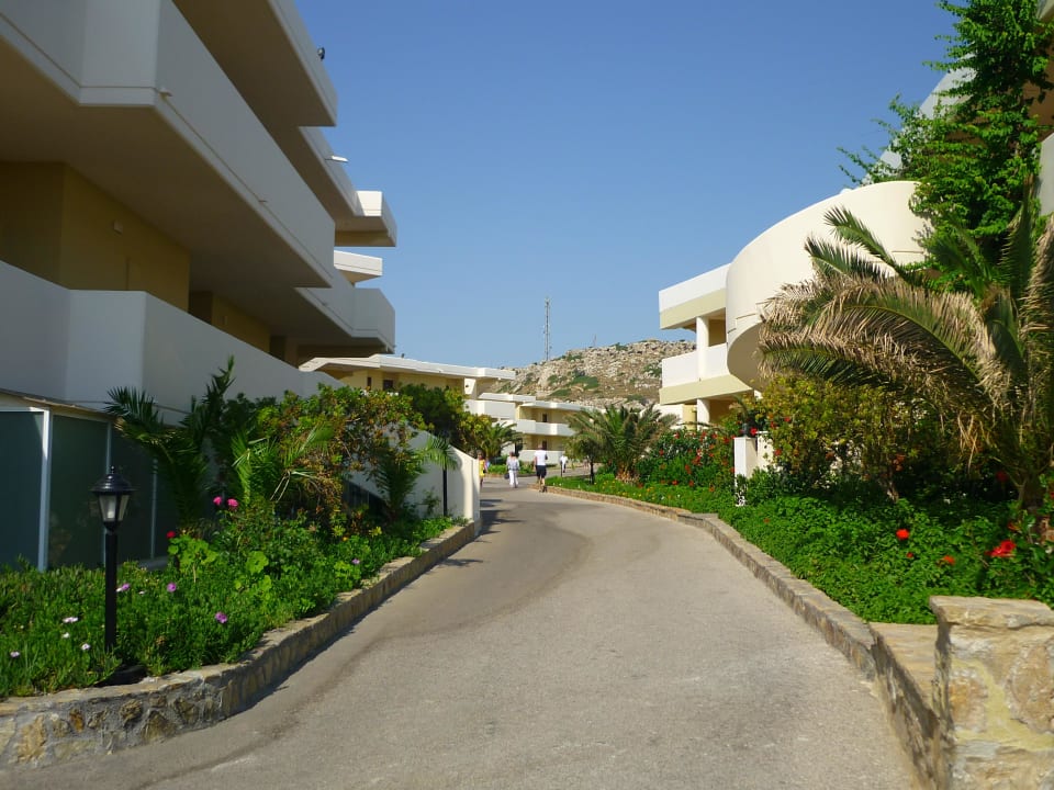 Weg durch die Anlage Hotel Kalithea Horizon Royal