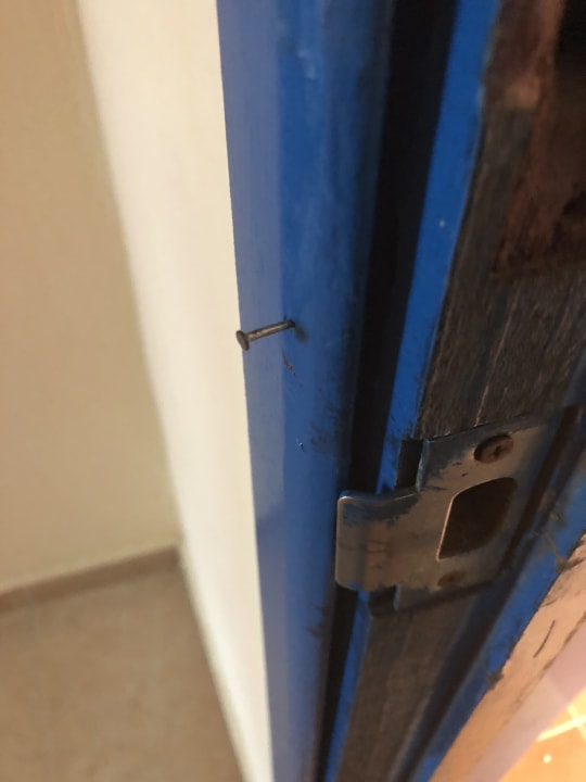 Zimmertür. Grob Fahrlässig! Dadurch entstand eine Verletzung Sol Hicacos Varadero