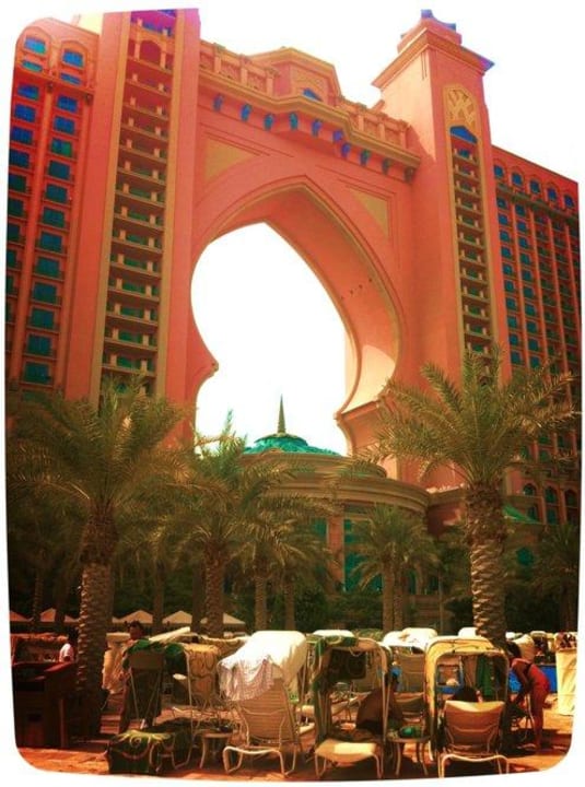 Blick vom Main Pool auf das Gebäude Atlantis, The Palm