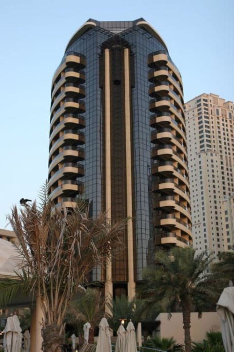 rechter Turm des Hotels (vom Garten aus) Le Royal Méridien Beach Resort & Spa Dubai