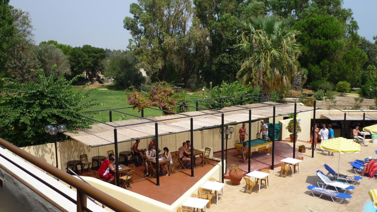 Blick vom Balkon (Haupthaus) Richtung Snackbar Hotel Kalithea Sun & Sky