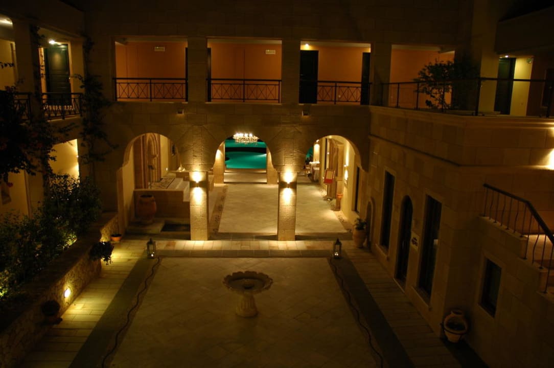 Innenhof Lindian Dream Seaside Resort