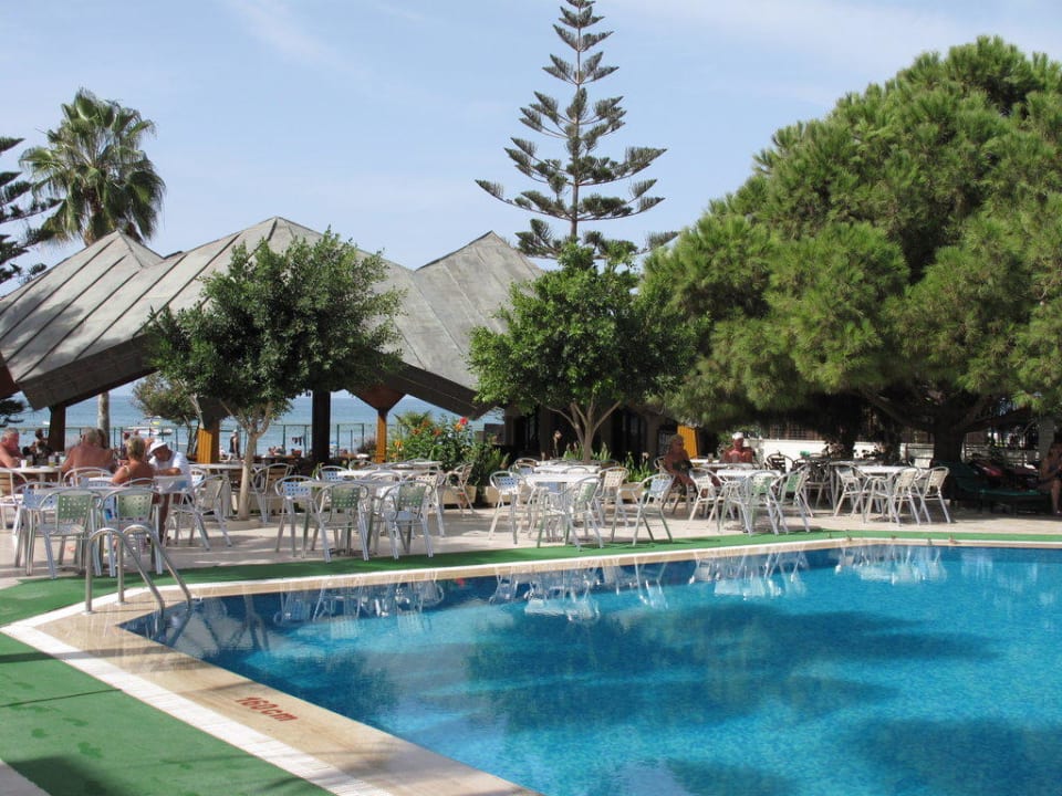 Poolbereich Nerton Hotel - Erwachsenenhotel ab 16 Jahren