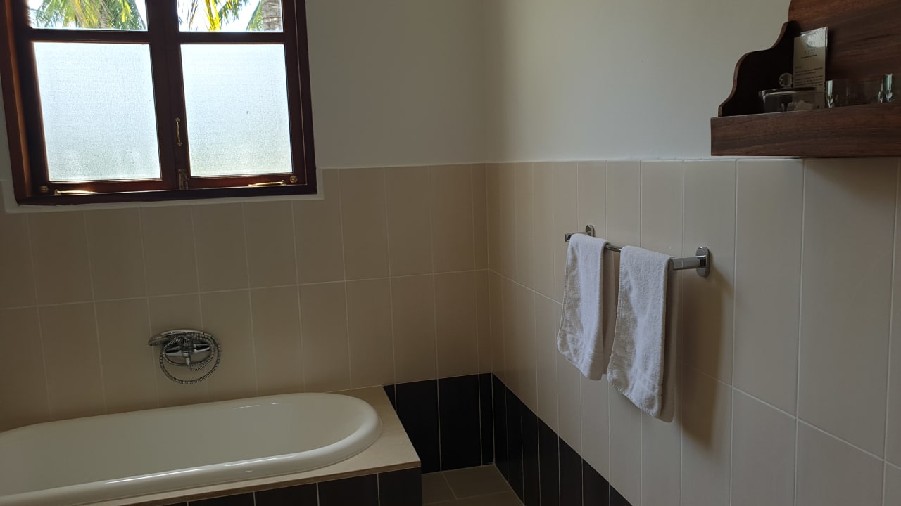 Zimmer Kisiwa on the Beach