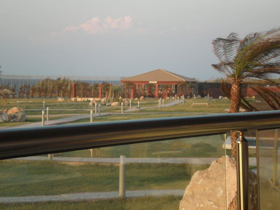 Blick vom Restaurant auf die Deck-Bar All Senses Nautica Blue Exclusive Resort & Spa