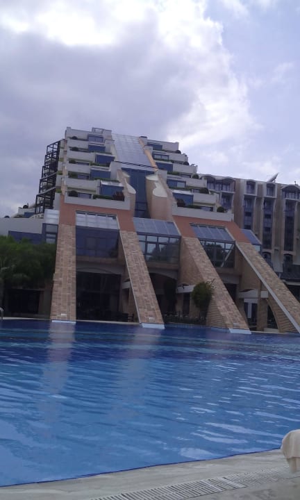 Отель, основной корпус, вид с бассейна Limak Limra Hotel & Resort