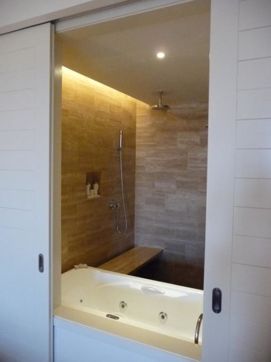 Fenster zum Bad Pullman Danang Beach Resort