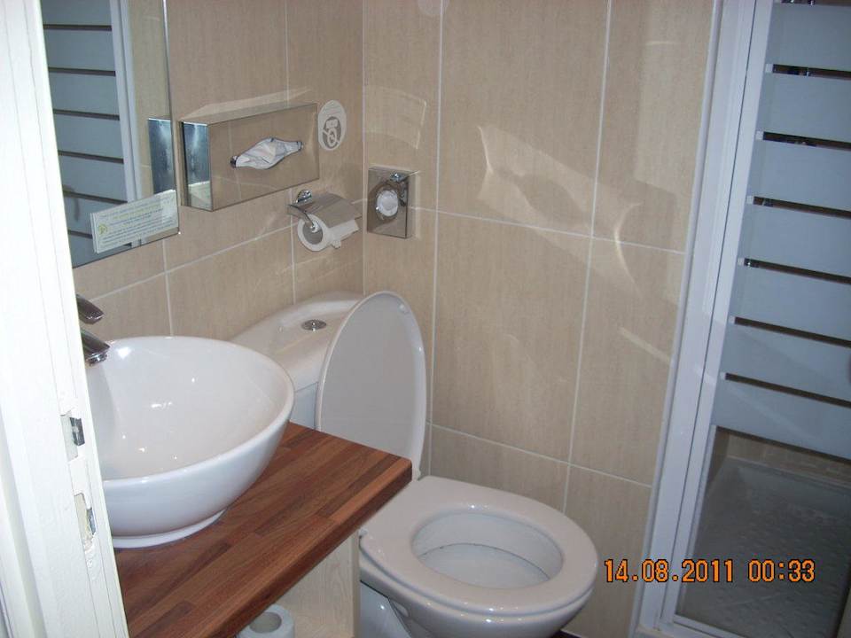 Badezimmer Best Western The Playce Hotel by HappyCulture