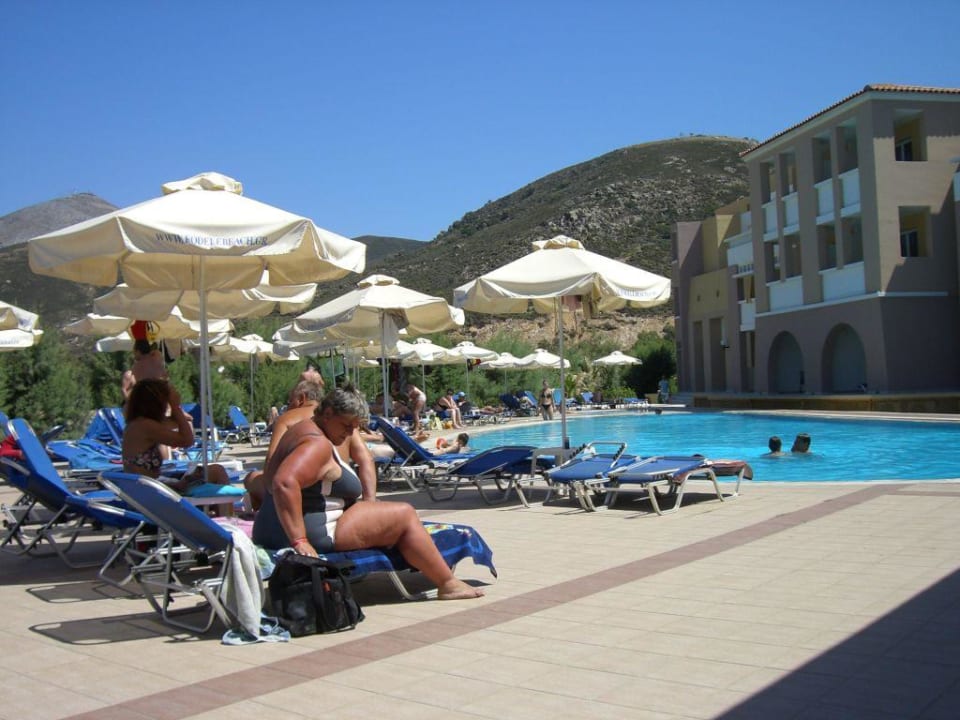 Am unteren, kleineren Pool Fodele Beach & Water Park Holiday Resort