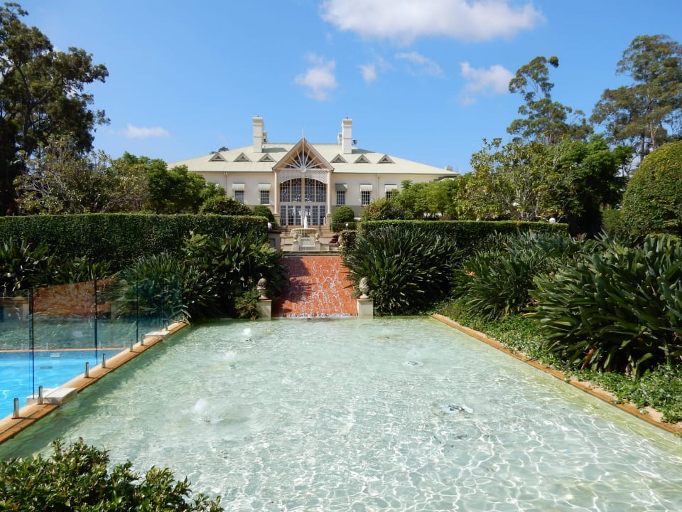 Garten mit Blick aufs Hauptgebäude InterContinental Sancturay Cove Resort