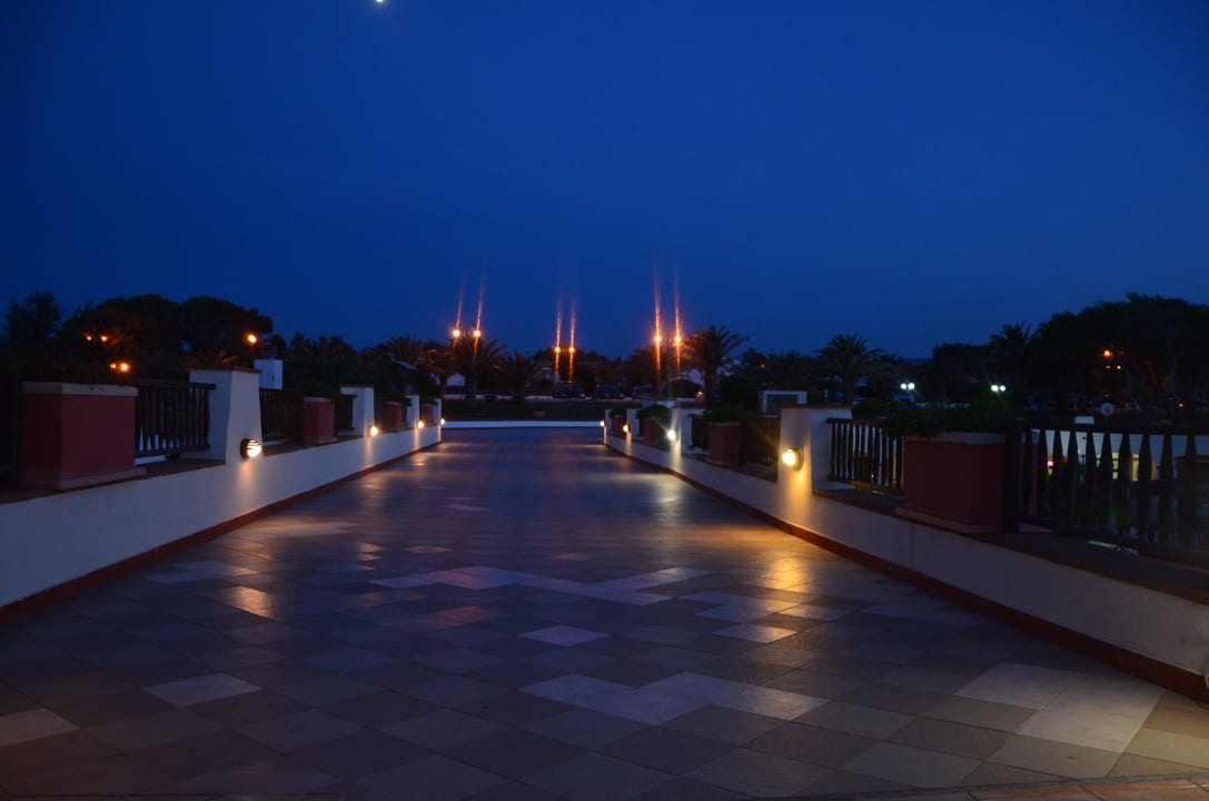 Wyjście z hotelu La Plage Hotel & Resort