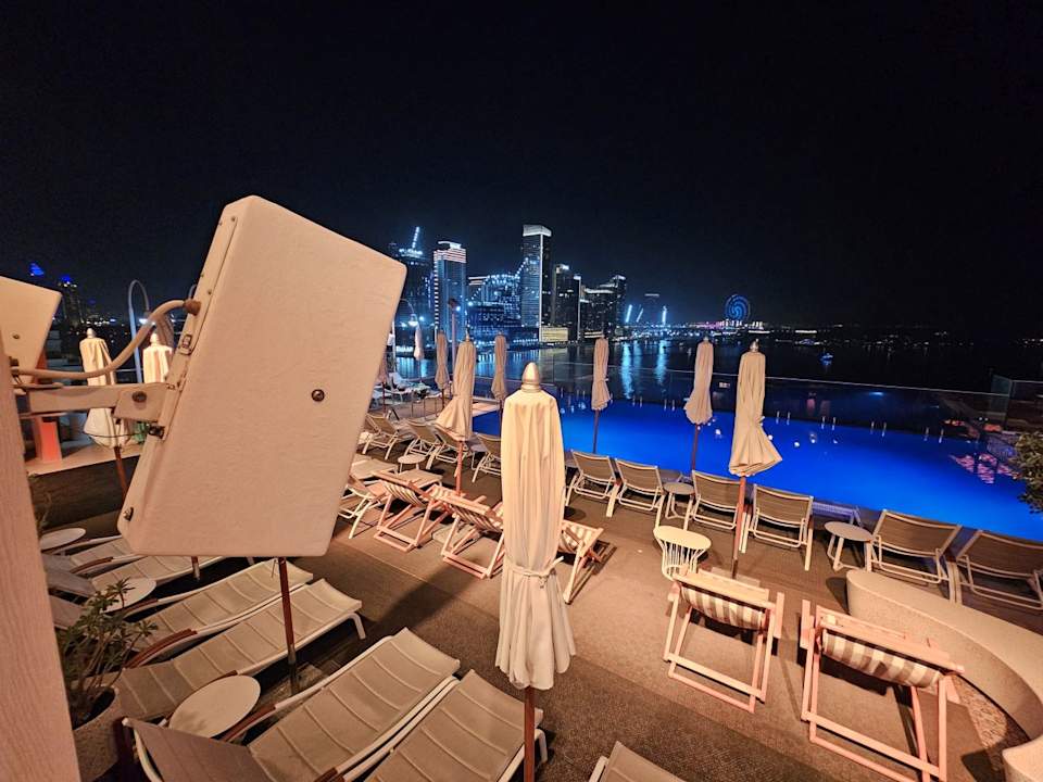 Pool voco Dubai The Palm by IHG