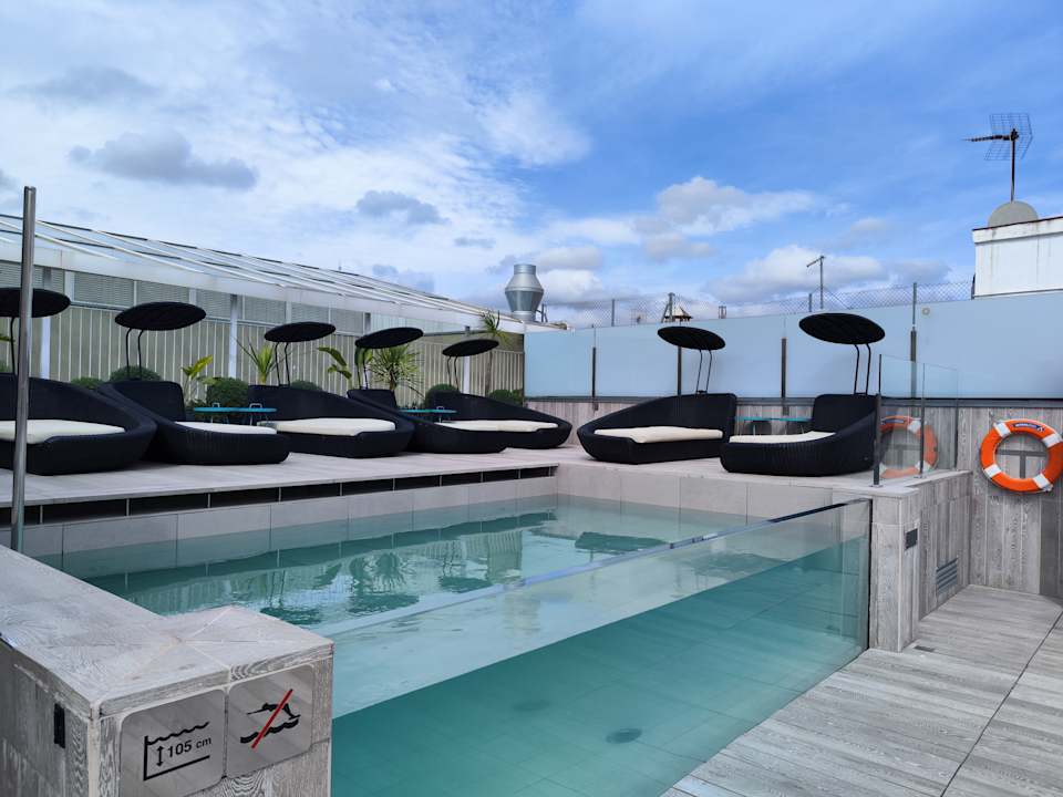 Pool Catalonia Magdalenes