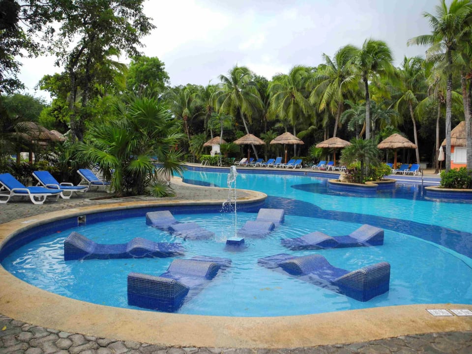 Schöner Pool, allerdings etwas klein Hotel Riu Tequila