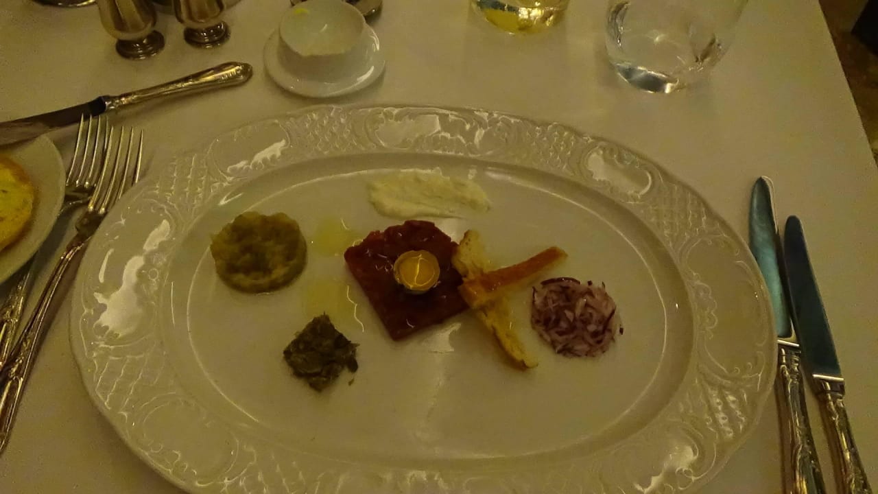 Französisch- Beef Tartar Gloria Serenity Resort