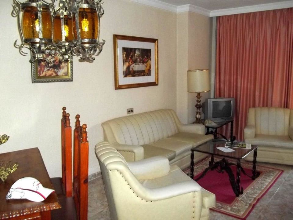 Anordung Fernseher Hotel Rey Carlos