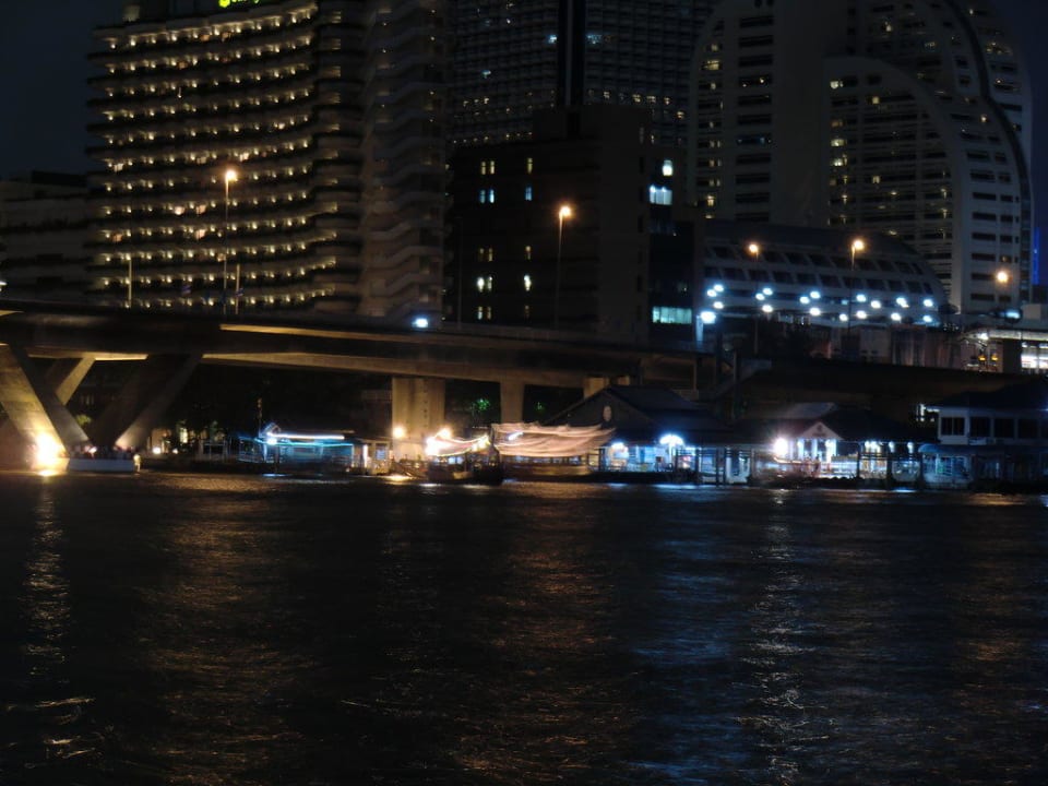 Aussicht von der Terrasse ibis Hotel Bangkok Riverside