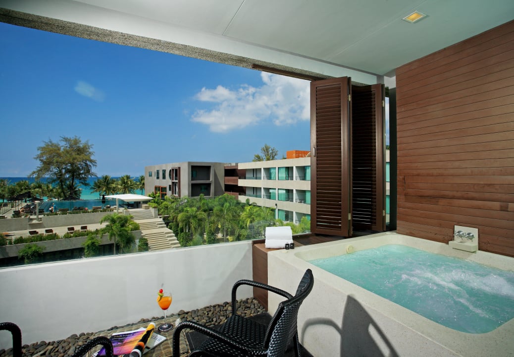 Grand Deluxe B-Lay Tong Phuket Hotel